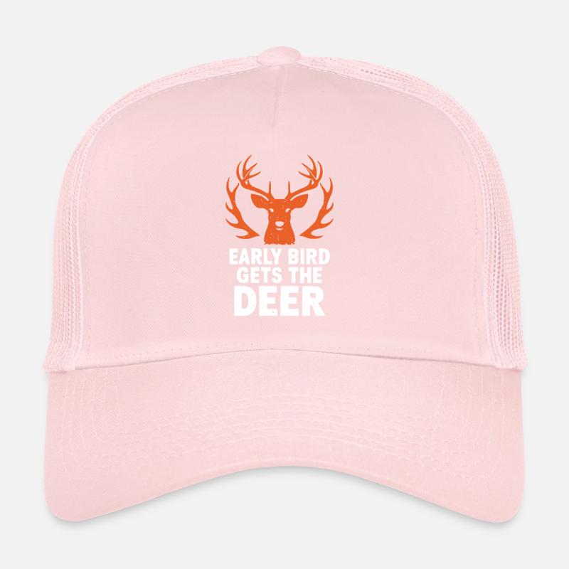 Erlebe Die Spannung Der Hirschjagd Im Wald Mit Trucker Cap