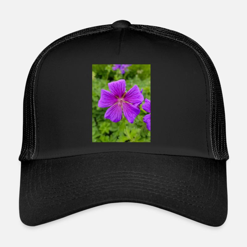 Geranium Brookside in german Storchschnäbel Trucker Cap