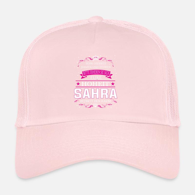 Son Altesse Sahra entre dans la pièce Casquette trucker 