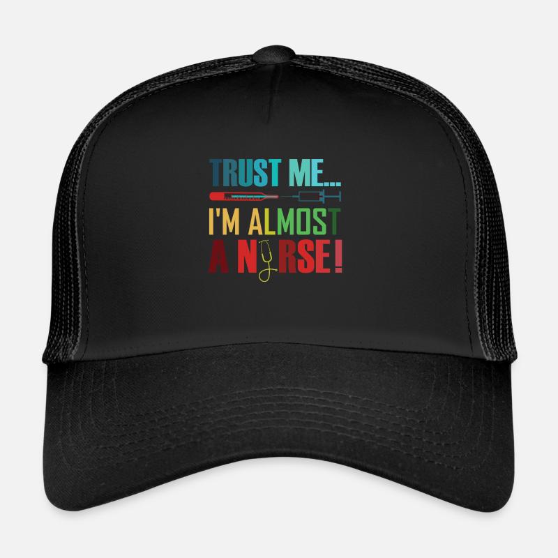 Croyez-moi, je suis presque une infirmière Casquette trucker 