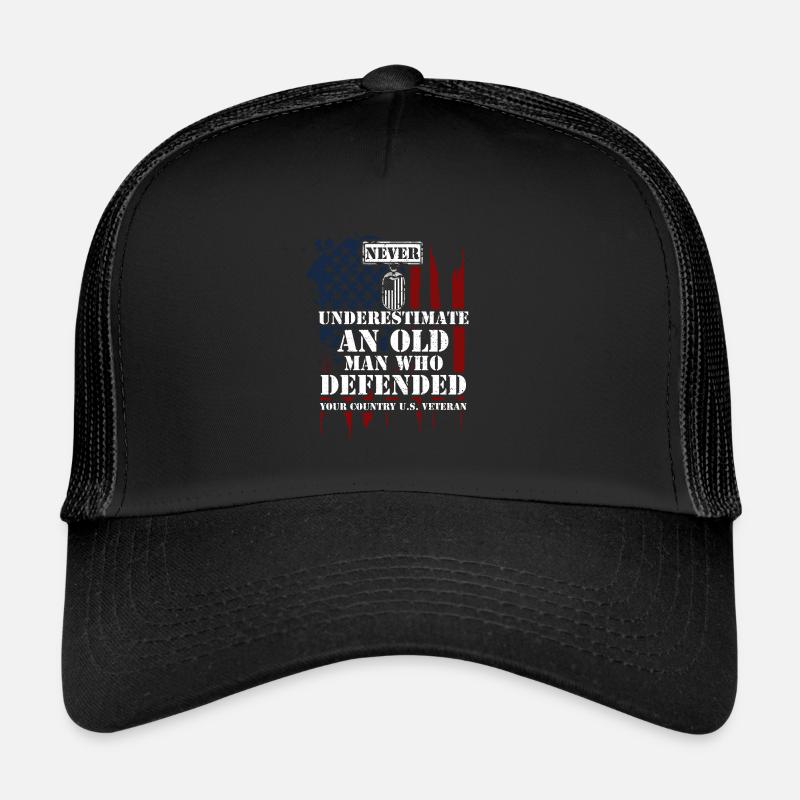 Never Underestimate An Old Man W... Trucker Cap