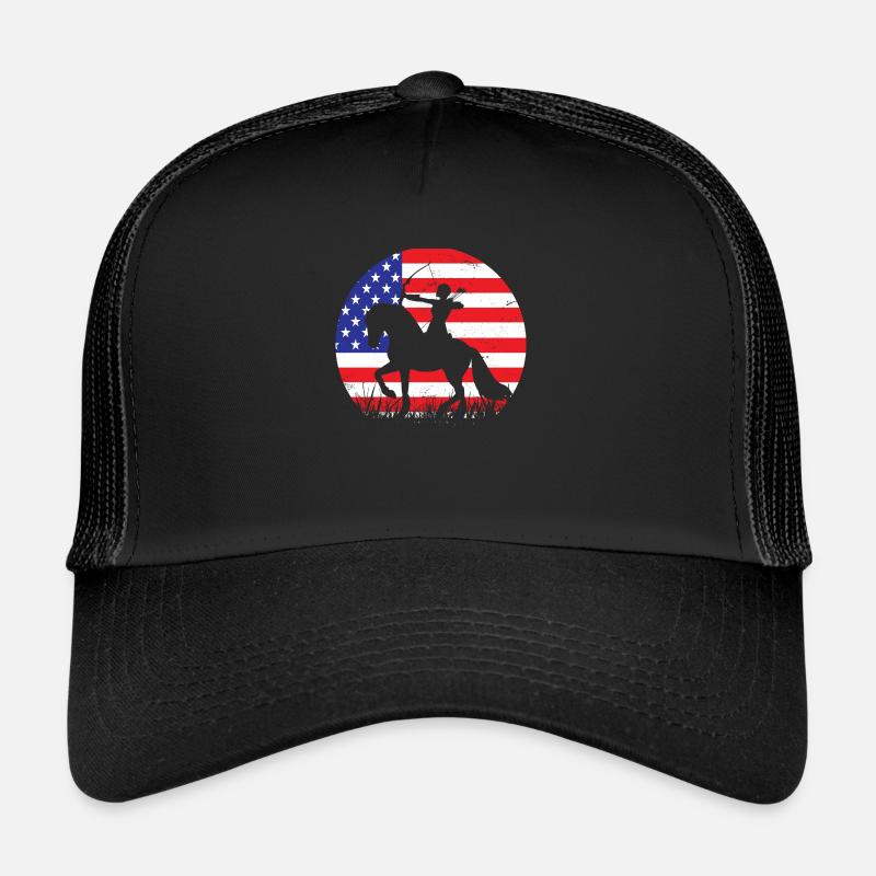 Cavalier archer américain avec arc devant le drapeau Casquette trucker