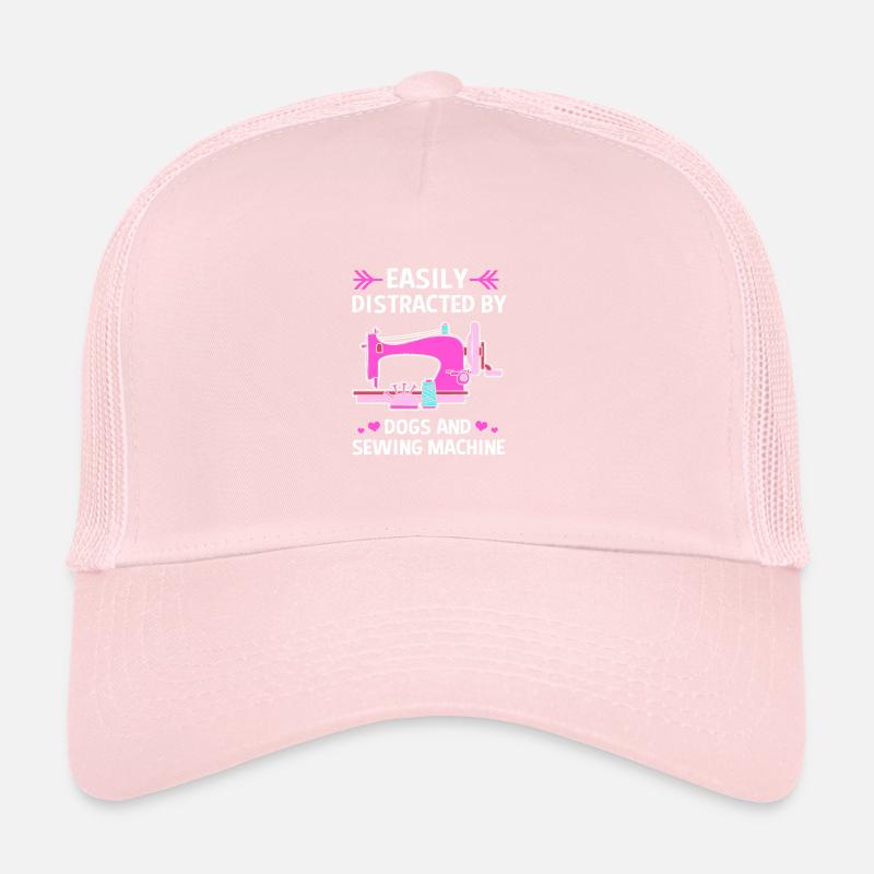 Couturière à la machine à coudre Casquette trucker 