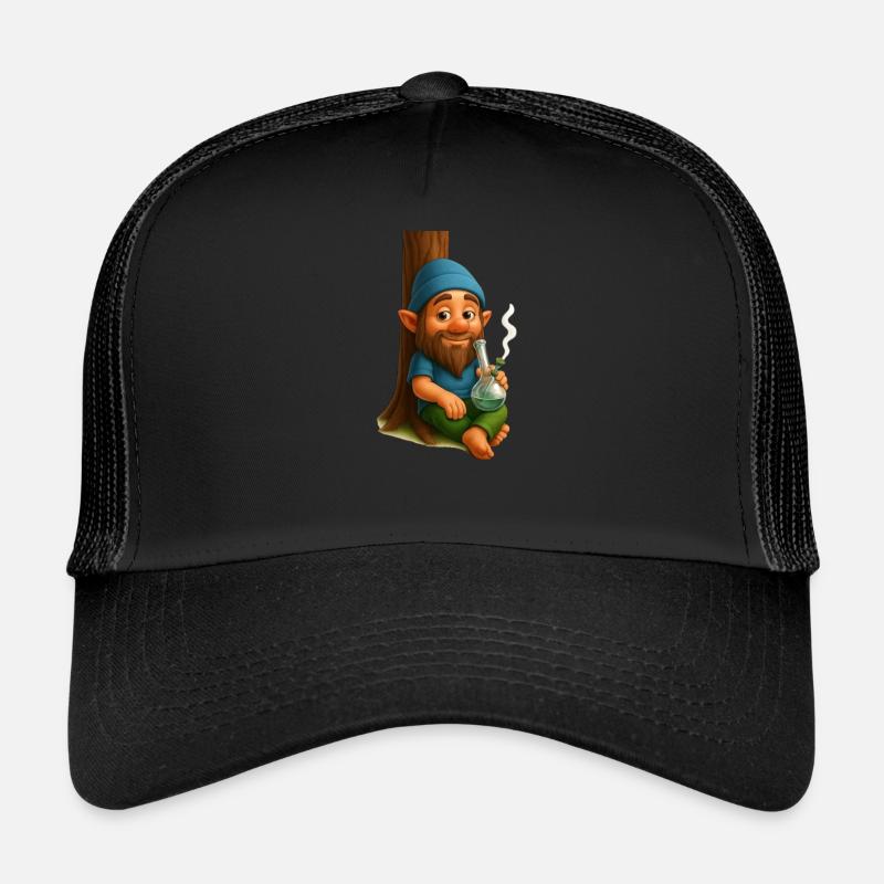 Kiffender Zwerg an Baum lehnend mit Bong Cannabis Trucker Cap