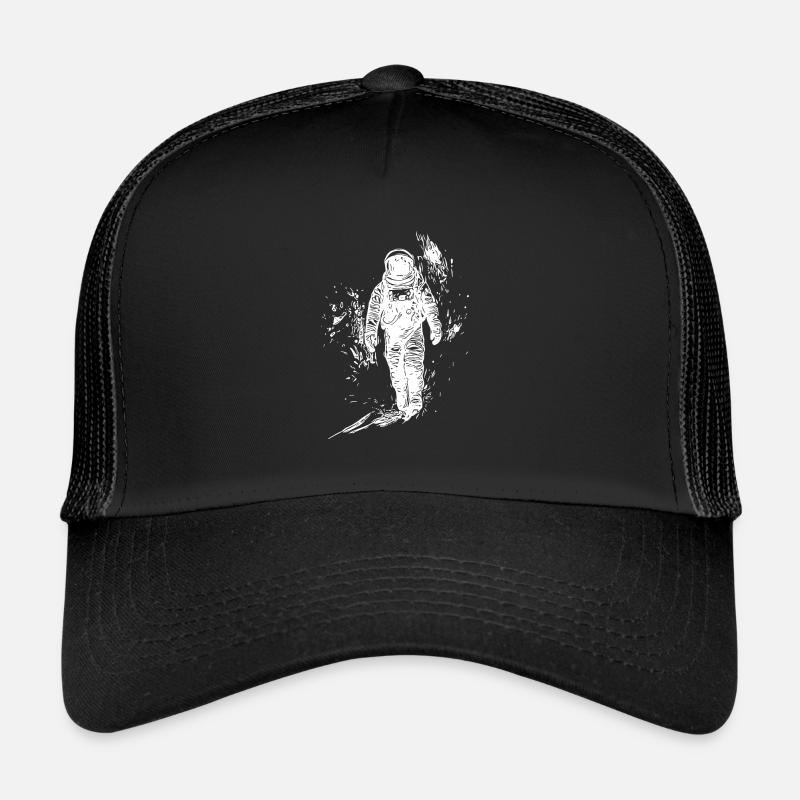 Un astronaute solitaire marche dans le désert de poussière lunaire Casquette trucker 