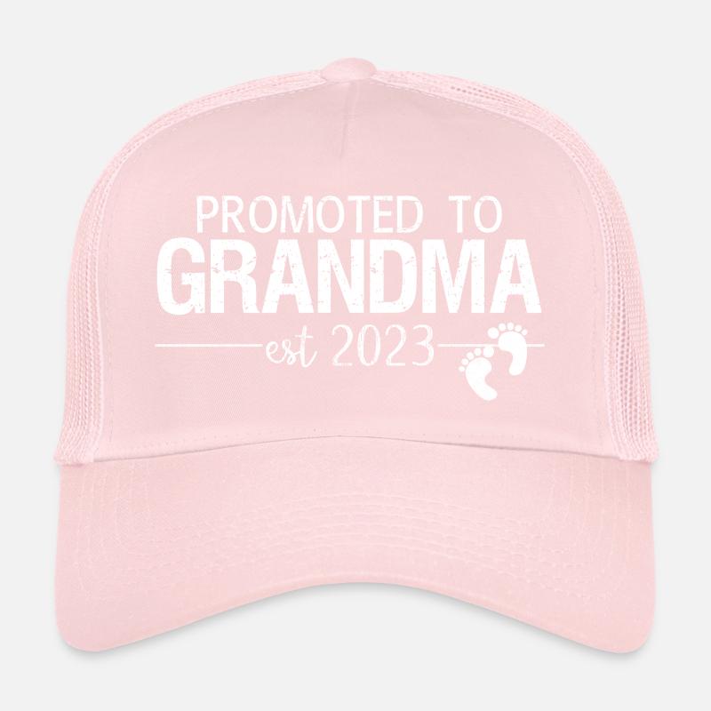 befördert zur Oma 2023 Trucker Cap