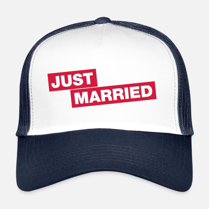 Just married - Typo Statement für alle Ehepaare Trucker Cap