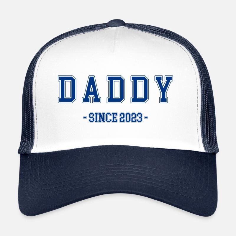 DADDY SINCE 2023 - VATER WERDEN - NACHWUCHS - BABY Trucker Cap