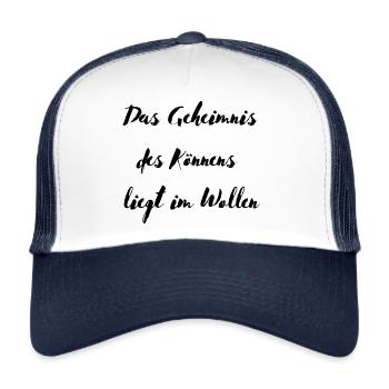 „Das Geheimnis des Könnens" - Trucker Cap - Weiß/Navy - Vorne