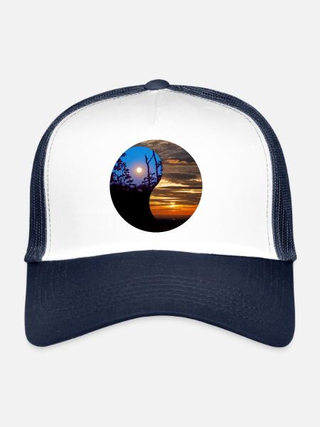 Yin and Yang of day and night in nature - Trucker Cap - white/navy - Front