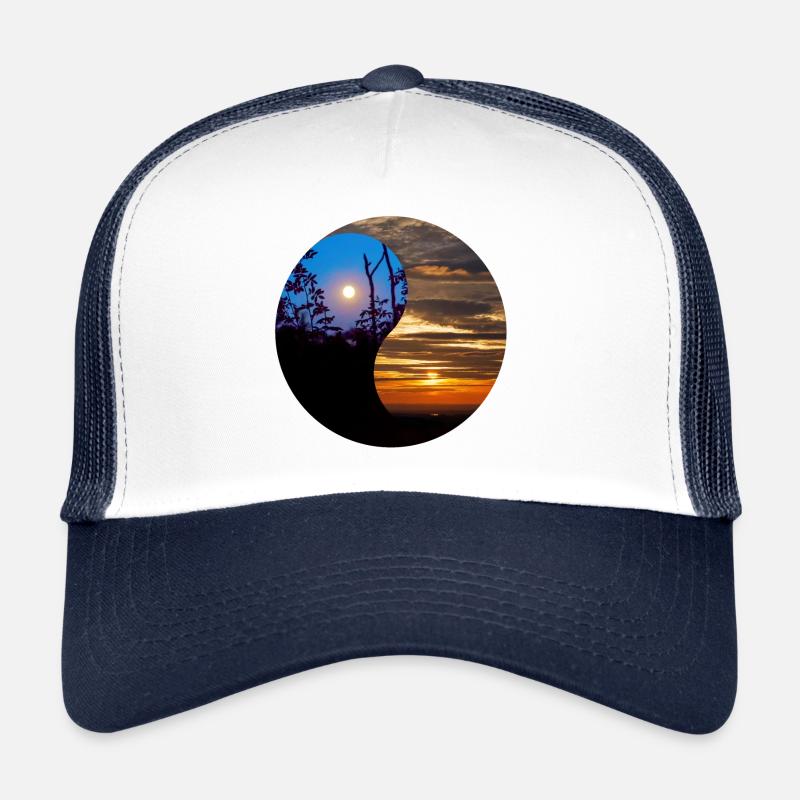 Yin et Yang de jour et de nuit dans la nature - Casquette trucker - blanc/marine