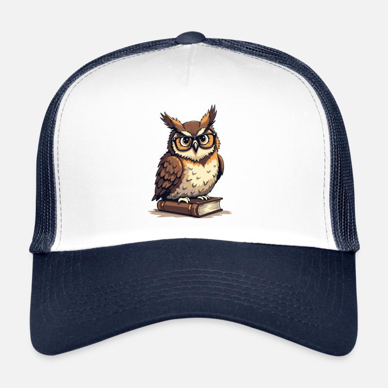 Süße Eule mit Brille auf Buch Trucker Cap