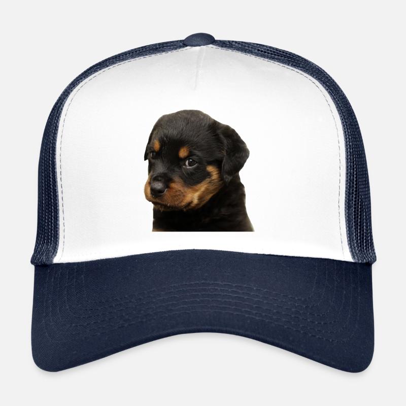 Niedlicher Rottweiler Welpe mit großen Augen Trucker Cap