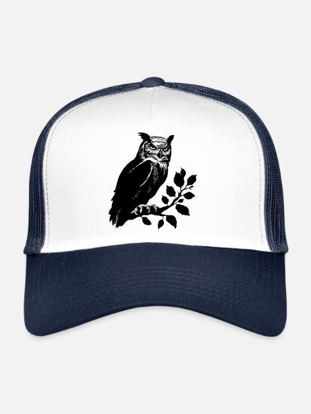 Eule auf Ast – Mystisches Motiv im Vintage-Stil - Trucker Cap - Weiß/Navy - Vorne