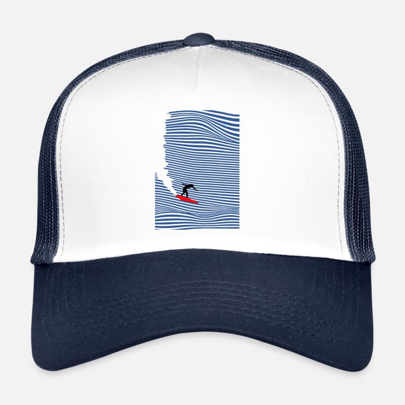 Surfeuse surf on Casquette trucker 