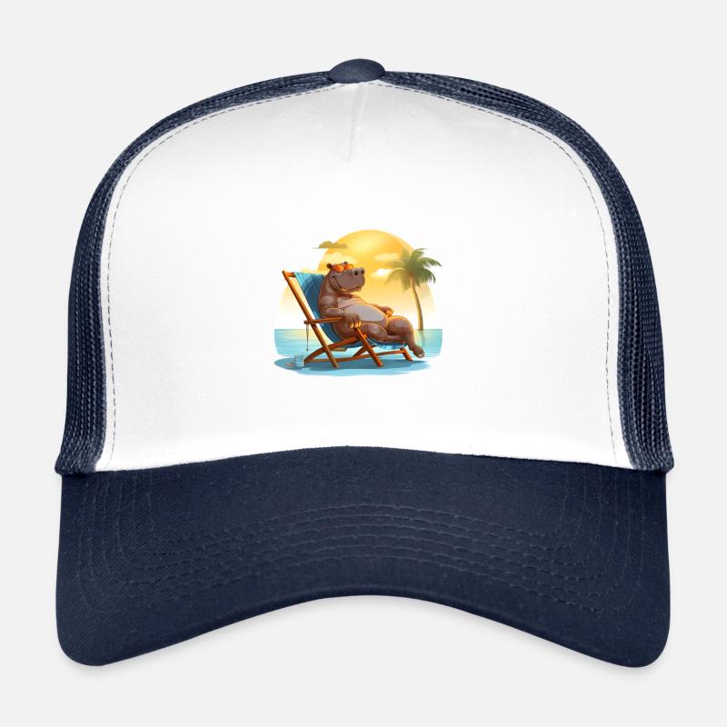 sich im Liegestuhl sonnendes Nilpferd am Strand Trucker Cap