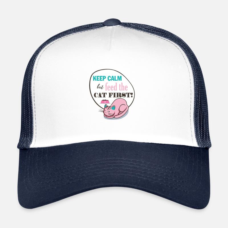 Katze Keep Calm but Feed the CAT FIRST! Geschenk - Trucker Cap - Weiß/Navy
