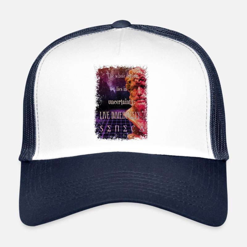 Stoic Seneca Future Zitat sofort live - Trucker Cap - Weiß/Navy