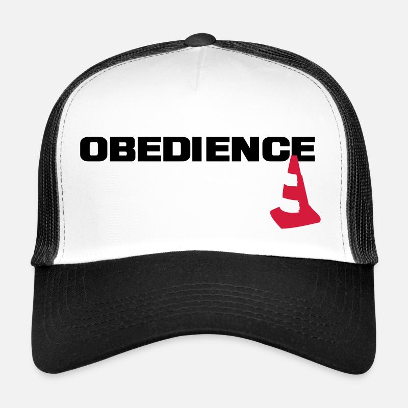 Obéissance avec des pylônes Casquette trucker 