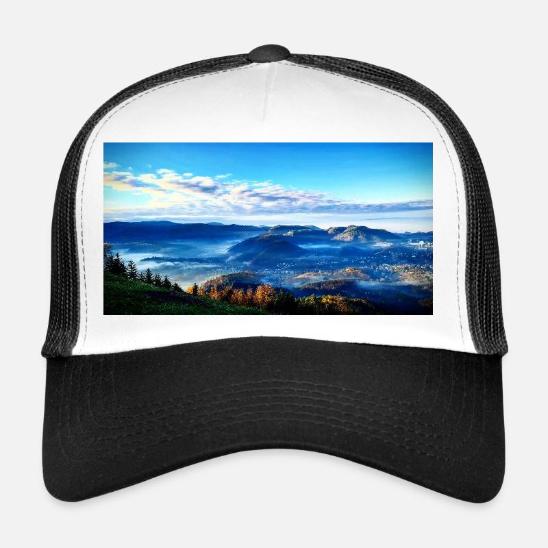 Paysage montagneux matinal de brouillard - Casquette trucker  - blanc/noir