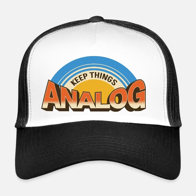Keep Things Analog – Retro Tech-Statement - Trucker Cap - Weiß/Schwarz