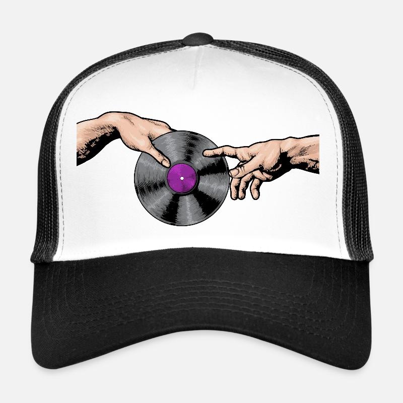 Mains touchant l’art d’un disque vinyle Casquette trucker 