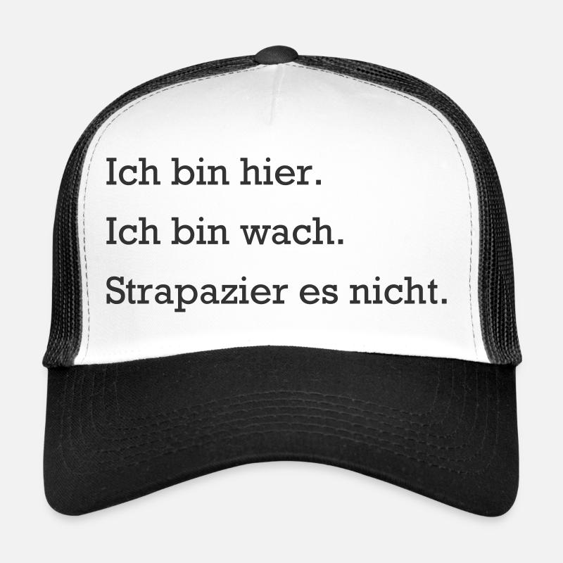 Ich bin hier. Ich bin wach. Strapazier es nicht. - Trucker Cap - Weiß/Schwarz