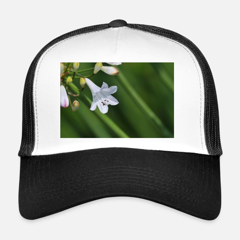 Weiße Lilienblüte Makro Trucker Cap
