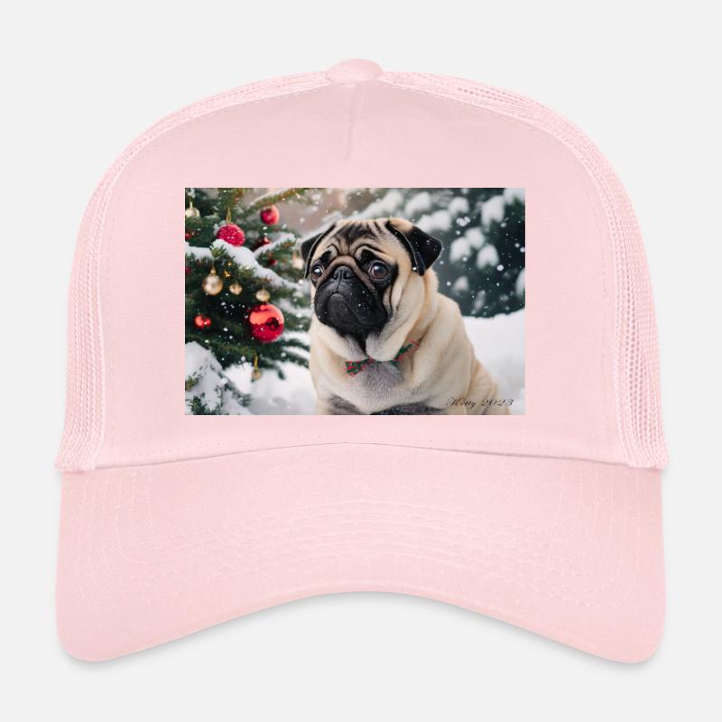 Mignon carlin devant un sapin de Noël enneigé Casquette trucker 