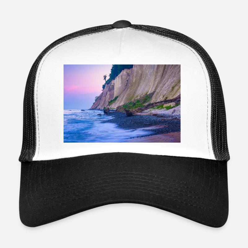 Kreideküste auf Insel Rügen am Abend Trucker Cap