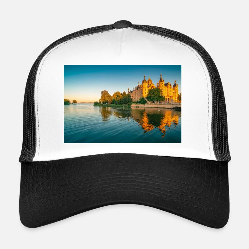 Castle in Schwerin at sunset - Trucker Cap - white/black