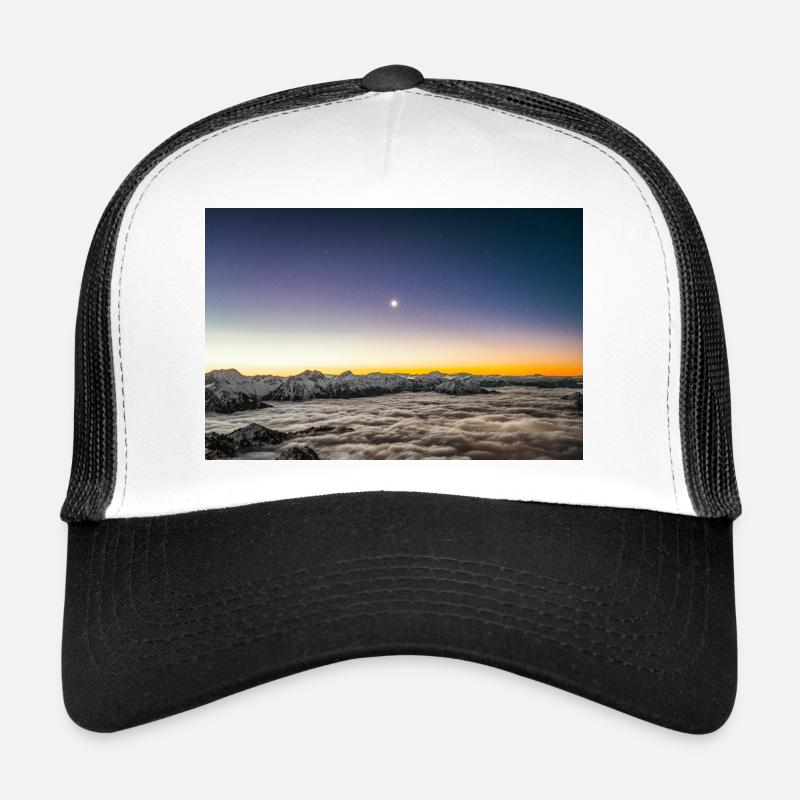 Lever de lune au-dessus d’une mer de nuages Casquette trucker 