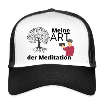 Meine Art der Meditation - Fotografie Mann Baum - Trucker Cap - Weiß/Schwarz - Vorne