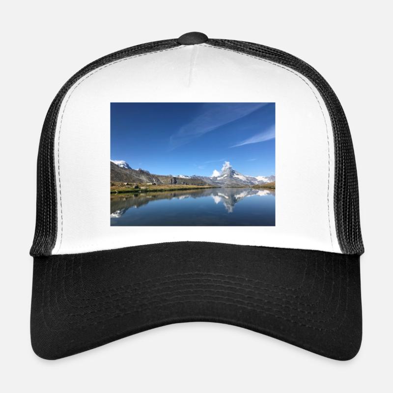 Breithorn und Matterhorn mit See im Hintergrund - Trucker Cap - Weiß/Schwarz