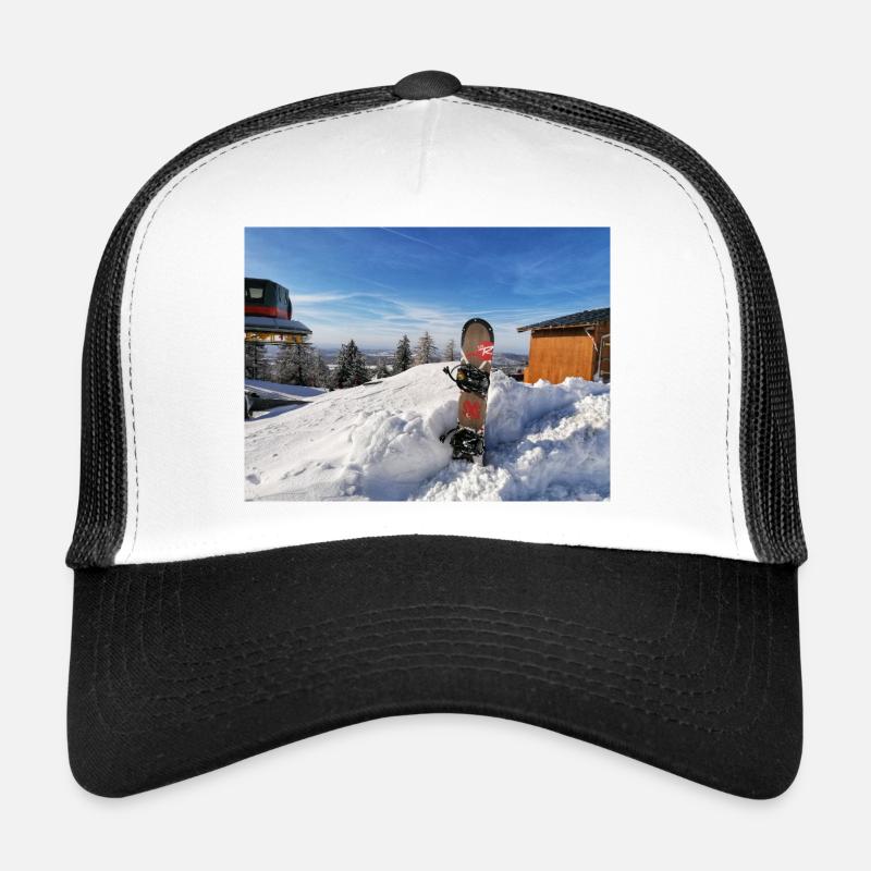 Snowboard auf sonniger Piste  Trucker Cap