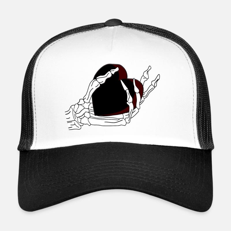 Kochenhand hält ein schwarzes Herz umschlossen Trucker Cap