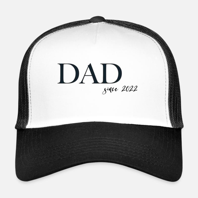 DAD since [2022]: einzigartige "Dad Since" T-Shirt - Trucker Cap - Weiß/Schwarz