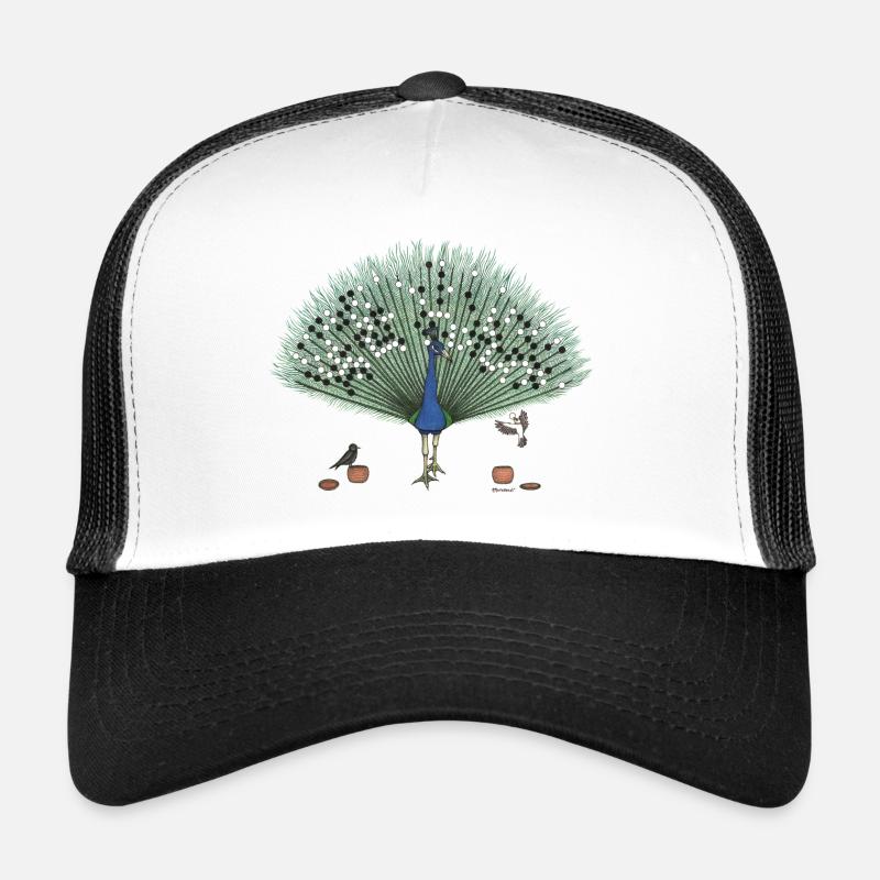 Zwei Vögel spielen auf den Federn eines Pfaus Trucker Cap