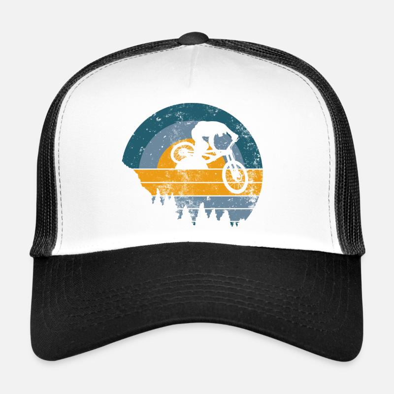 Silhouette du saut VTT au coucher du soleil Casquette trucker 