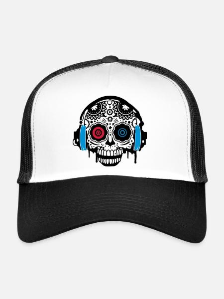 Une calavera en sucre avec un casque - Casquette trucker  - blanc/noir - Devant