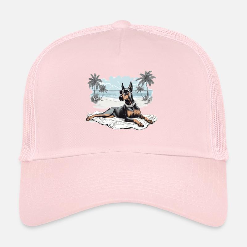Dobermann mit Sonnenbrille am Strand Trucker Cap