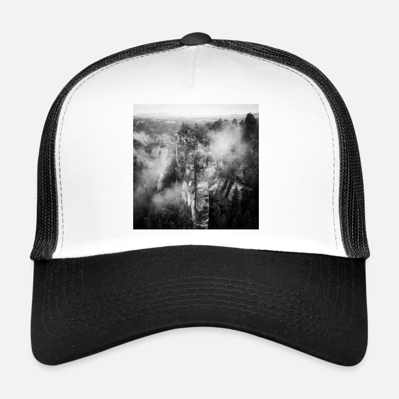 Basteibrücke Sächsische Schweiz Nebel Poster - Trucker Cap - Weiß/Schwarz