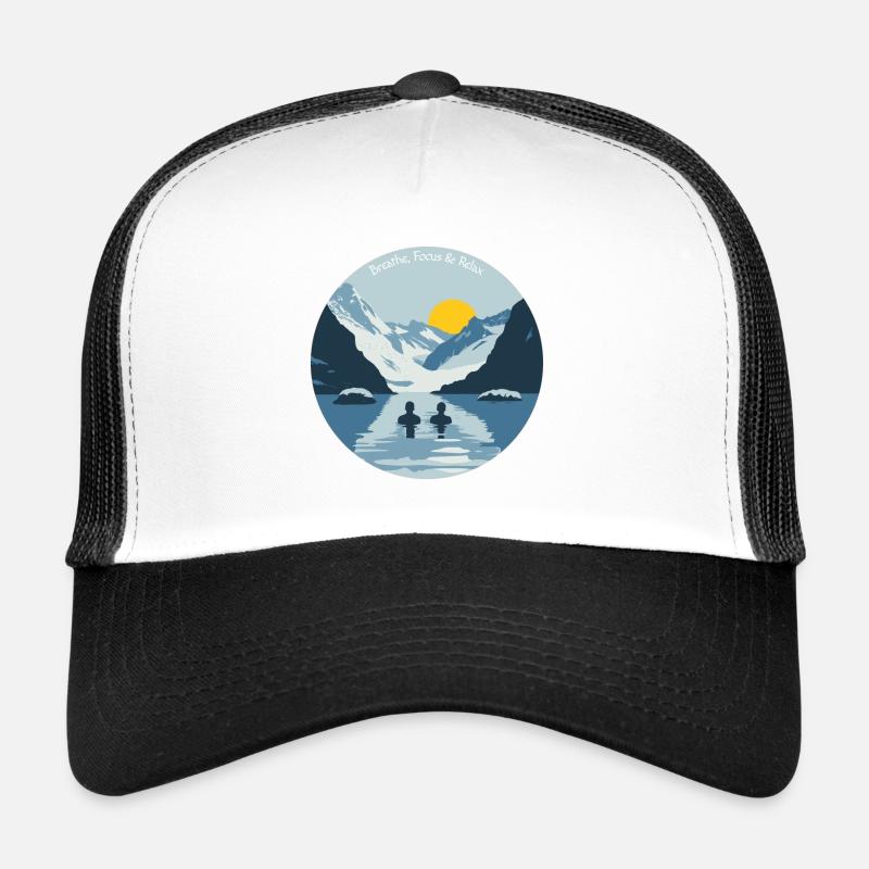 Zwei Leute nehmen ein Eisbad in den kalten Bergen Trucker Cap