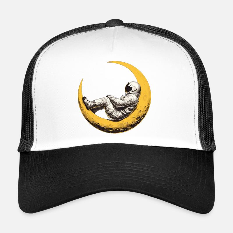 Ein Astronaut auf einer Mondsichel Trucker Cap