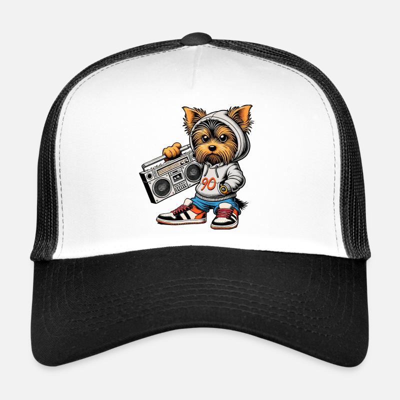 Ein cooler Yorkie Yorkshire Terrier mit einem 90er - Trucker Cap - Weiß/Schwarz