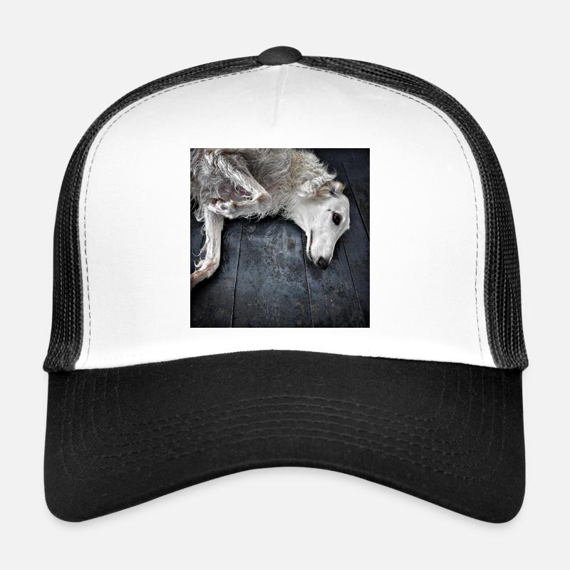 Weißer Windhund am Boden Trucker Cap