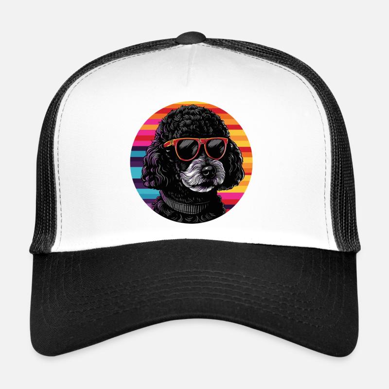 Pudel mit Sonnenbrille im Retro-Ring Trucker Cap
