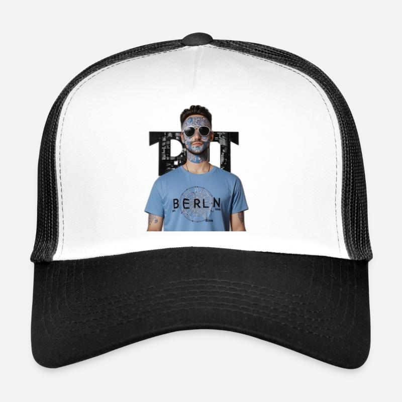Raver in Berlin mit blauenTattoos - Trucker Cap - Weiß/Schwarz