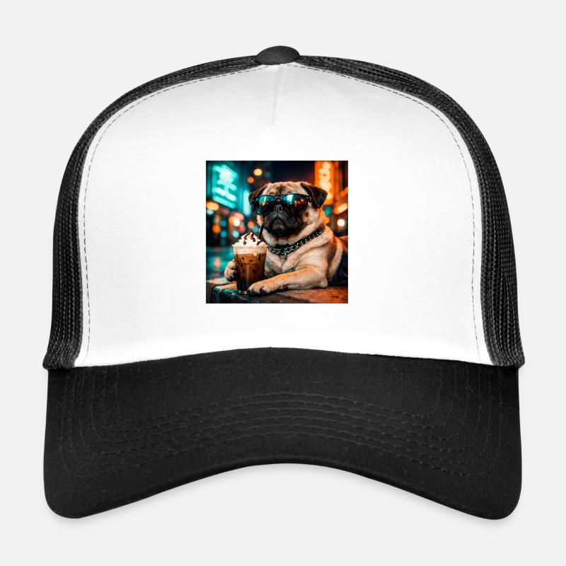 Lustiger Mops, der Eiskaffee trinkt, süßes Hunde-Meme Trucker Cap