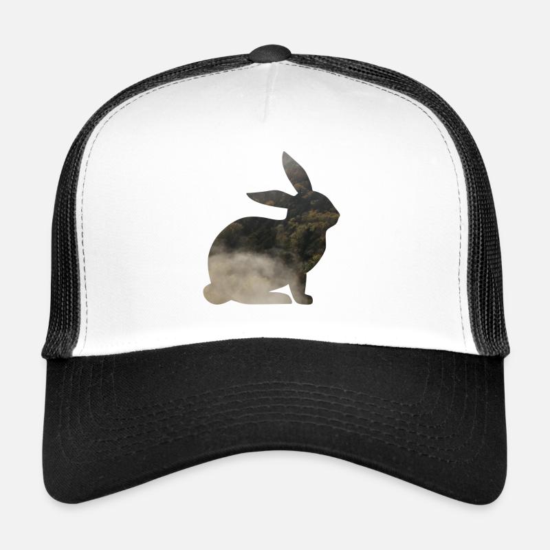 Lièvre en silhouette avec la forêt et le brouillard Casquette trucker 